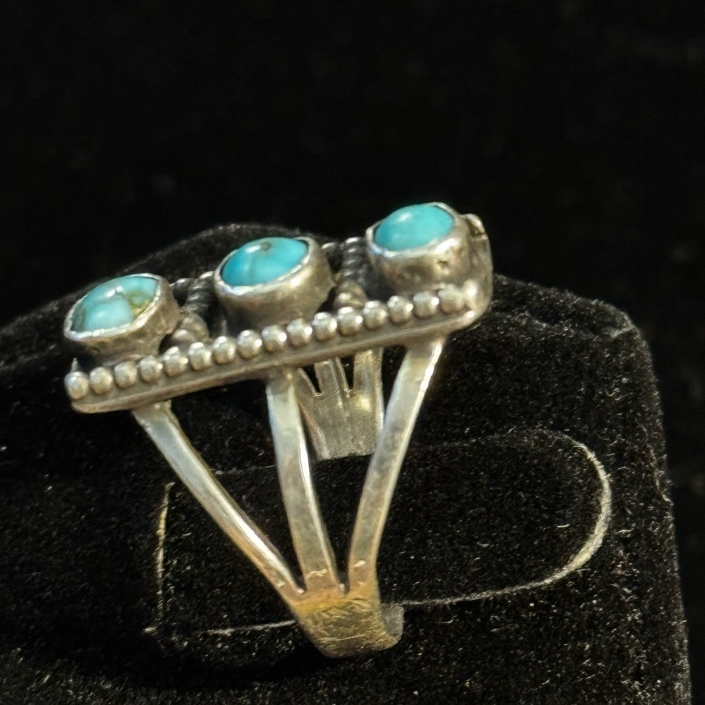 Vintage Native American Turquoise Sterling Silver Ring - Picture 4 of 6